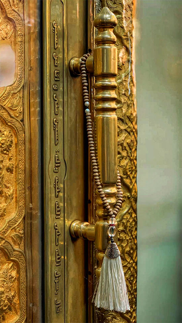 تصویری از درب حرم مطهر امام حسین علیه السلام